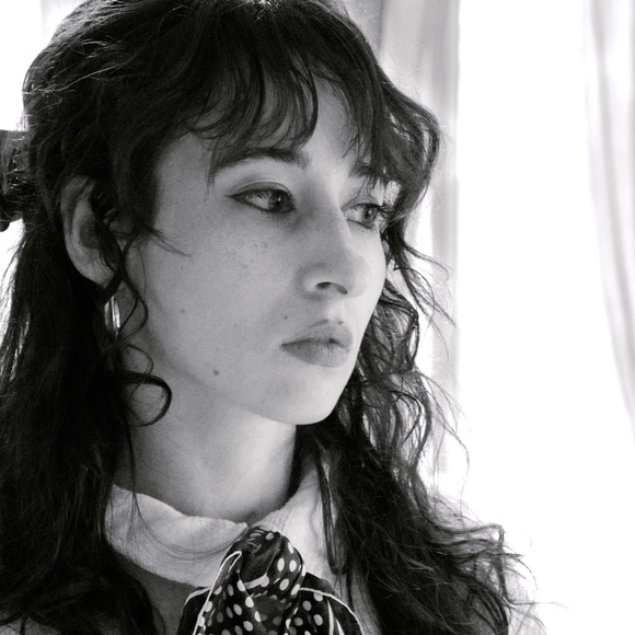 Meet your Posher, Caylly - Picture 2 of 2